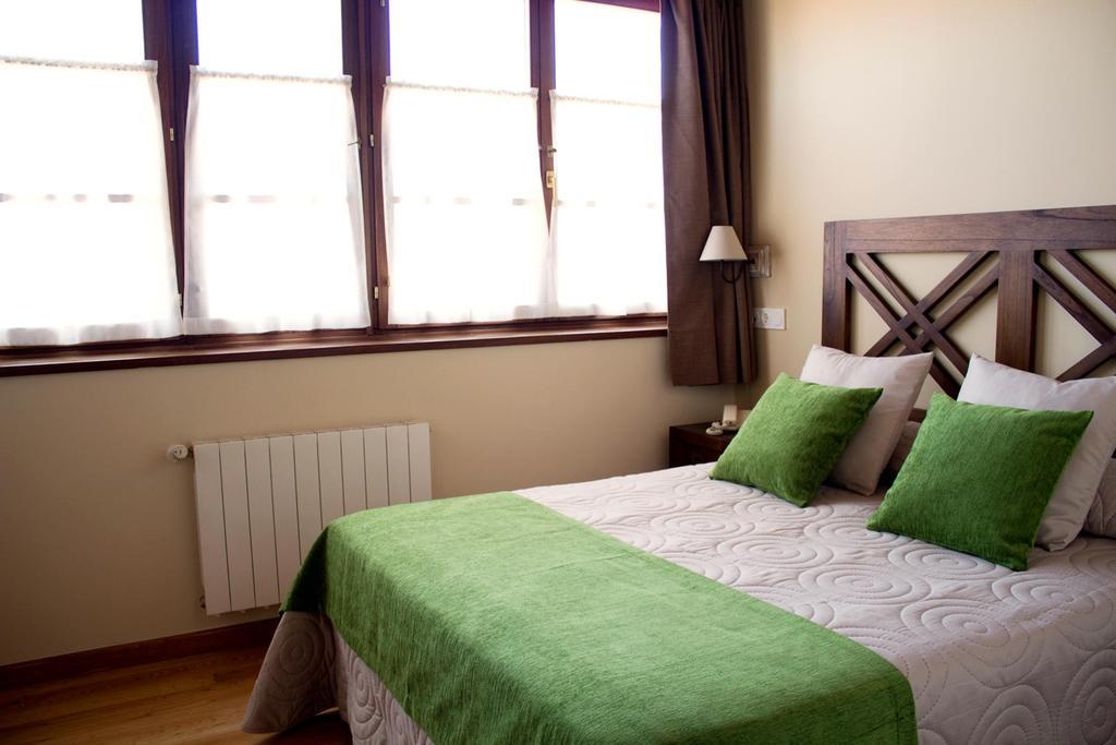 Hotel Y Apartamentos El Camin Poo De Llanes Cameră foto